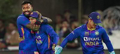 ஒருநாள்: இந்தியா முதலில் பந்துவீச்சு, வார்னர், கேரி இல்லாமல் களமிறங்கும் ஆஸி. அணி!