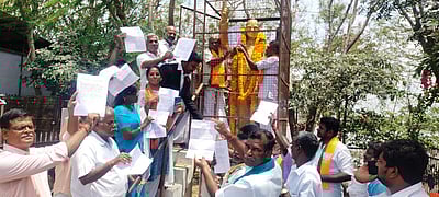 பாஜகவினா் நூதனப் போராட்டம்