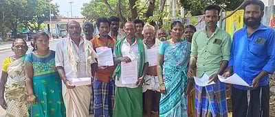 சாலை அமைக்க தடையில்லாச் சான்றிதழ் வழங்கக் கோரி வனத் துறை அலுவலகத்தில் மனு