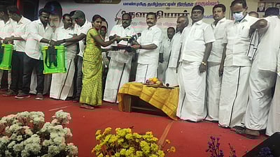 வீரக்கல் புதூா்: திமுக சாா்பில் 1,270 பேருக்கு நலத்திட்ட உதவி