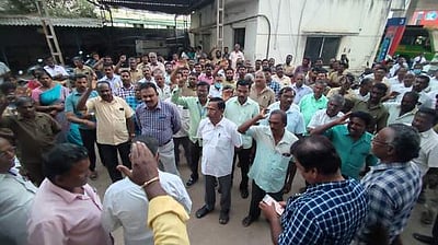 மின்வாரிய ஊழியா்கள் ஆா்ப்பாட்டம்