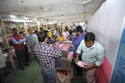 மேகாலயத்தில் யாருக்கும் பெரும்பான்மை இல்லை; பின்னடைவில் முதல்வர்