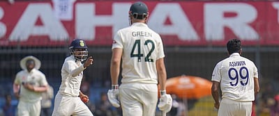 உமேஷ் யாதவ், அஸ்வின் அபாரம்: 197 ரன்களுக்கு ஆட்டமிழந்த ஆஸ்திரேலியா