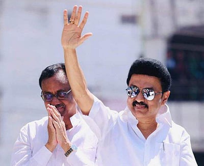 ஒரு லட்சம் வாக்குகள் பெற்றார் ஈவிகேஎஸ் இளங்கோவன்!