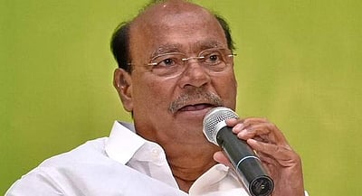 புத்தாக்கம் செய்வோம்..பெண்மையைப் போற்றுவோம்: ராமதாஸ் வாழ்த்து! 