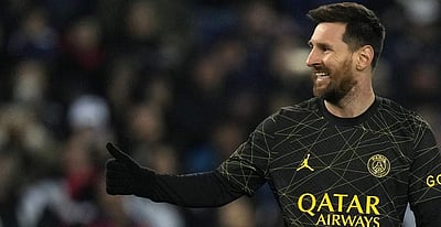 உலகக் கோப்பை வெற்றி: தங்க ஐபோன்களை சக வீரர்களுக்குப் பரிசளிக்கும் மெஸ்ஸி!