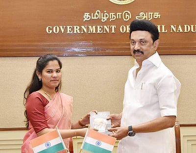 ஓராண்டு நிறைவு: முதல்வரிடம் வாழ்த்து பெற்றார் மேயர் பிரியா!