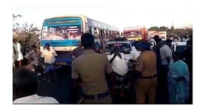 தலைவாசல் அருகே 85 ஆண்டுகள் பழமைவாய்ந்த கோயில் இடிப்பு: மக்கள் சாலை மறியல்