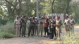 வேலூா்: நிலப்பரப்பில் வாழும் பறவைகள் கணக்கெடுப்பு