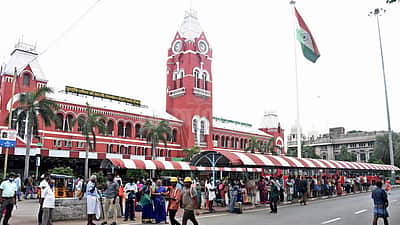 சென்னை சென்ட்ரல் ரயில் நிலையத்தில் மீண்டும் ஒலிபெருக்கி மூலம் அறிவிப்பு