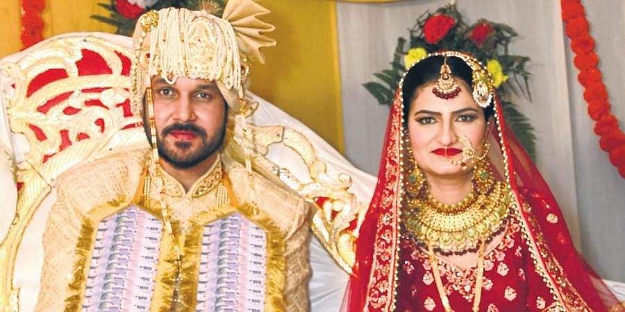 ஹிந்து கோயிலில் திருமணம் செய்துகொண்ட இஸ்லாமிய தம்பதியர்!