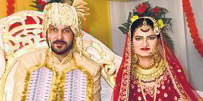 ஹிந்து கோயிலில் திருமணம் செய்துகொண்ட இஸ்லாமிய தம்பதியர்!