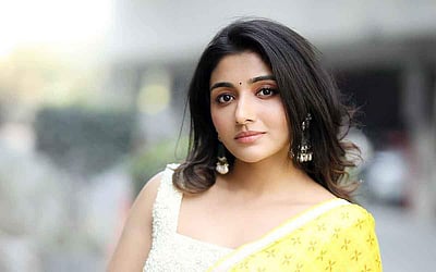 சேலையில் மிர்னா மேனன் அழகிய போட்டோஷூட்