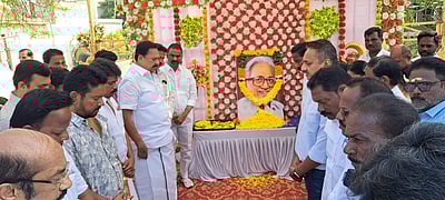 பேராசிரியர் அன்பழகன் நினைவுநாள்: ராணிப்பேட்டையில் அமைச்சர் ஆர்.காந்தி அஞ்சலி 