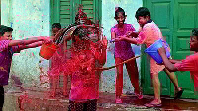 சென்னை செளகார்பேட்டையில் ஹோலி கொண்டாட்டம்!