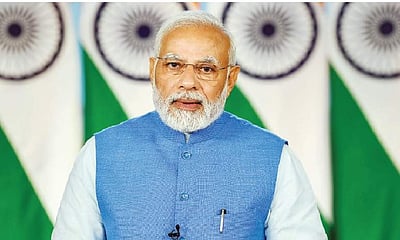 அரசைப் போல தனியாா் துறையும் முதலீடுகளை அதிகரிக்க வேண்டும்: பிரதமா் மோடி