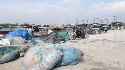 நமக்கு நாமே: முதல் முறையாக மீனவர்கள் நிதியில் கட்டிய துறைமுகம்