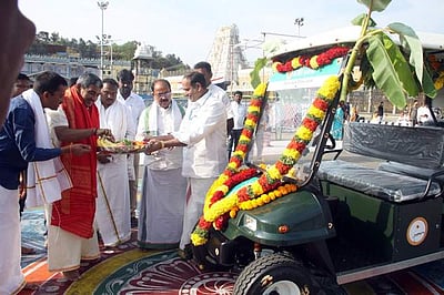 ஏழுமலையானுக்கு பேட்டரி வாகனம் நன்கொடை