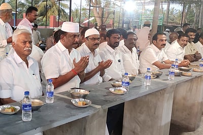 பரமத்தி வேலூரில் இப்தாா் நோன்பு திறப்பு