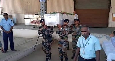 2 ராணுவ வீரர்கள் இறந்தது எப்படி? கிராம மக்கள் போராட்டம்