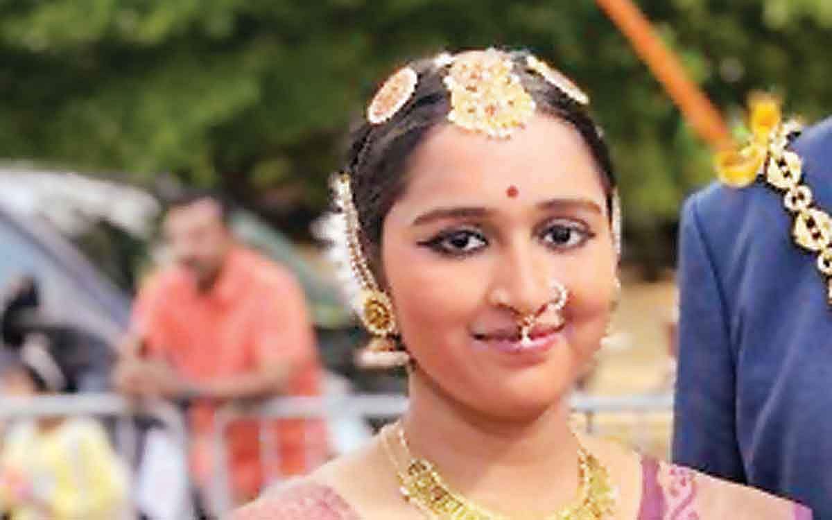 பிரிட்டனில் பரதம் கற்றுத் தரும் பெண்!