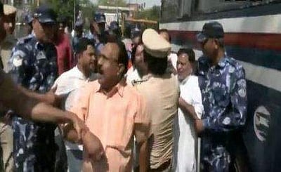 கேஜரிவாலுக்கு ஆதரவாகப் போராட்டம்: ஆம் ஆத்மி கட்சியினர் கைது!