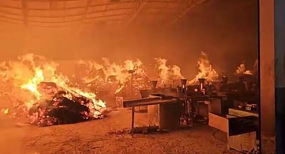 வாணியம்பாடி அருகே ஊதுவத்தி தொழிற்சாலையில் பயங்கர தீ விபத்து