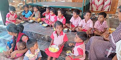 கருணாநிதி பிறந்தநாளில் சத்துணவில் இனிப்புப் பொங்கல்: அமைச்சர் அறிவிப்பு