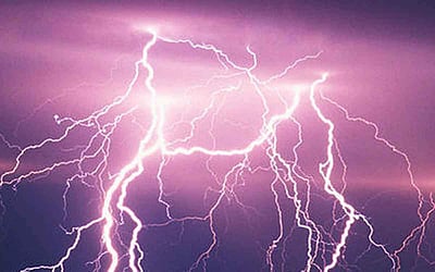 ஹிமாச்சலப் பிரதேசத்தில் மின்னல் தாக்கி முதியவர், பேரன் பலி!