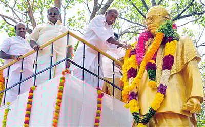 பாரதிதாசன் நினைவு நாள்: புதுவை முதல்வா் மரியாதை