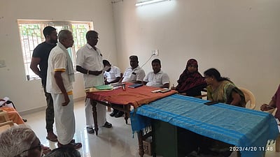 வேளாண் கிடங்குகளில் வீணாகும் பயிா் விதைகள்: குறைதீா் கூட்டத்தில் விவசாயிகள் குமுறல்