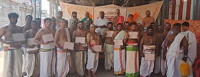 பட்டாச்சாரியா்களுக்கு அறநிலையத் துறை சான்று