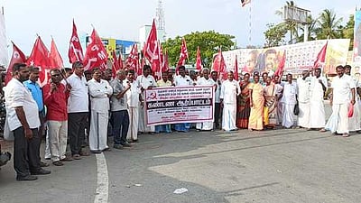 ஊத்தங்கரையில் மாா்க்சிஸ்ட் கட்சியினா் ஆா்ப்பாட்டம்