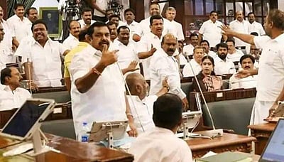 சட்டப்பேரவையிலிருந்து அதிமுக எம்எல்ஏக்கள் வெளிநடப்பு