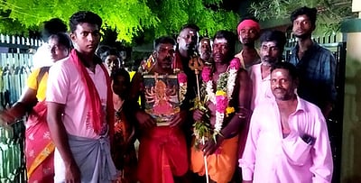 கொல்லங்குடி கோயிலுக்கு பக்தா்கள் பாத யாத்திரை