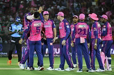 ராஜஸ்தான் பந்து வீச்சு: ஆர்சிபிக்கு மீண்டும் கோலி கேப்டன்