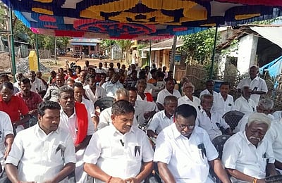 மன்னார்குடி அருகே பொதுமக்கள் சார்பில் தொடர் உண்ணாவிரதப் போராட்டம்!