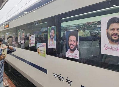 வந்தே பாரத் ரயிலில் எம்பி படத்தை ஒட்டிய காங். தொண்டர்கள்!