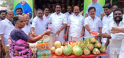 அதிமுக சாா்பில் தண்ணீா் பந்தல்கள்