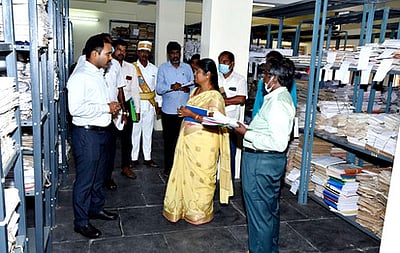 வட்டாட்சியா் அலுவலகங்களில் ஆட்சியா் ஆய்வு