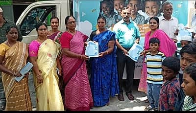 அரசுப் பள்ளிகளில் மாணவா் சோ்க்கை விழிப்புணா்வு வாகனப் பிரசாரம்