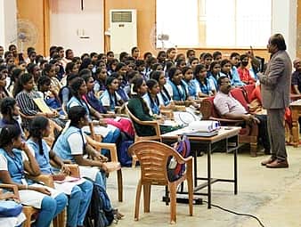 மகிழ்ச்சியாக கற்கும் திட்டம்: பிளஸ் 2 மாணவா்களுக்கு பயிற்சி
