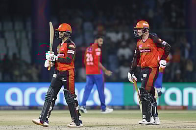 தில்லி கேப்பிடல்ஸ் அணிக்கு 198 ரன்கள் இலக்கு நிர்ணயித்த சன் ரைசர்ஸ்