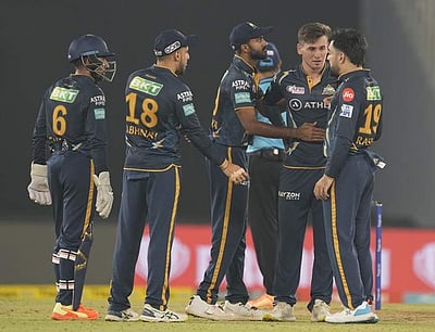 கேகேஆரை பழி தீர்க்குமா குஜராத்: டாஸ் வென்ற குஜராத் பவுலிங் தேர்வு! 