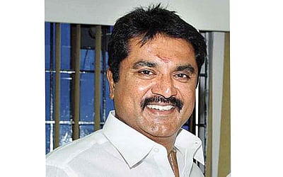 சரத்குமாரின் நூலகத்திலிருந்து...