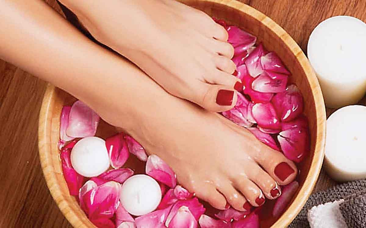 அழகான பாதங்களைப் பராமரிக்க..!