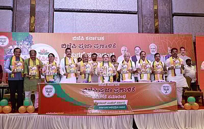 கர்நாடகத்தில் ஆண்டுக்கு 3 இலவச சிலிண்டர்கள்: பாஜக தேர்தல் வாக்குறுதி