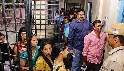 கர்நாடக தேர்தல்: பிற்பகல் 1 மணி வரை 37.25% வாக்குகள் பதிவு!