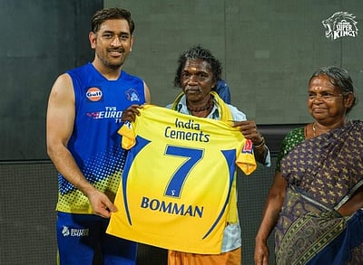 தோனியுடன் பொம்மன், பெள்ளி சந்திப்பு