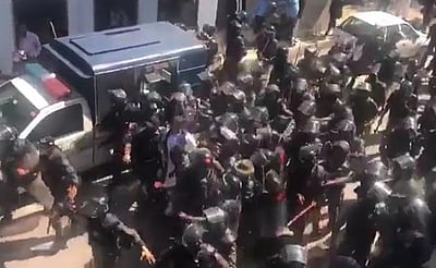 ஊழல் வழக்கில் இம்ரான் கான் கைது